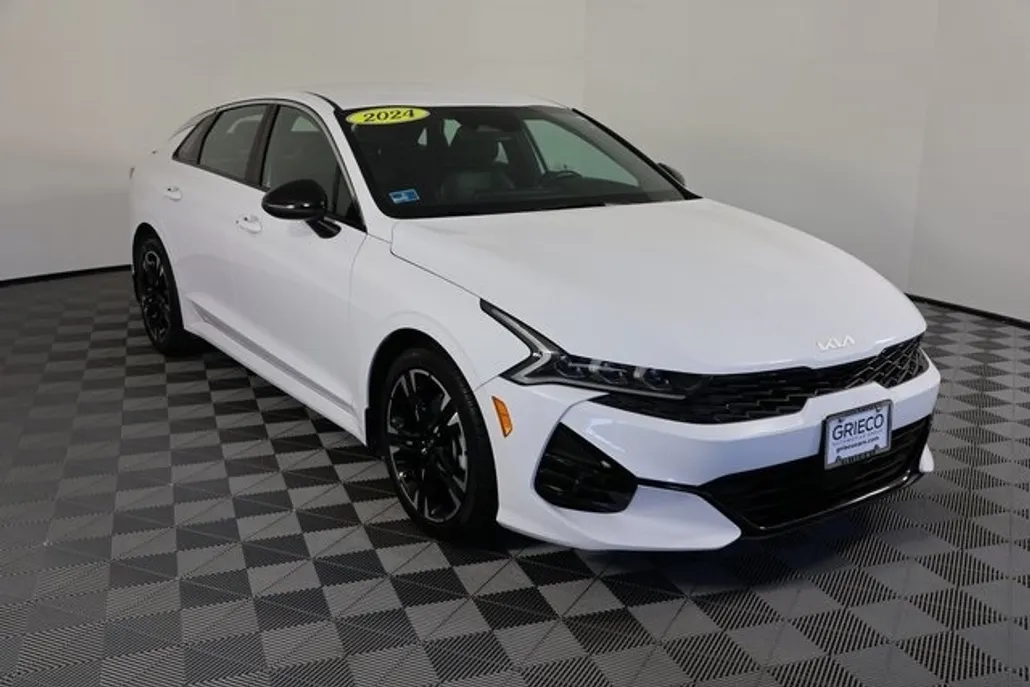 2024 Kia K5 GT-Line photo 1