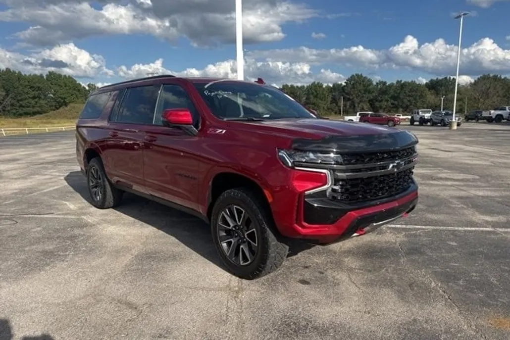 2022 Chevrolet Suburban Z71 photo 1