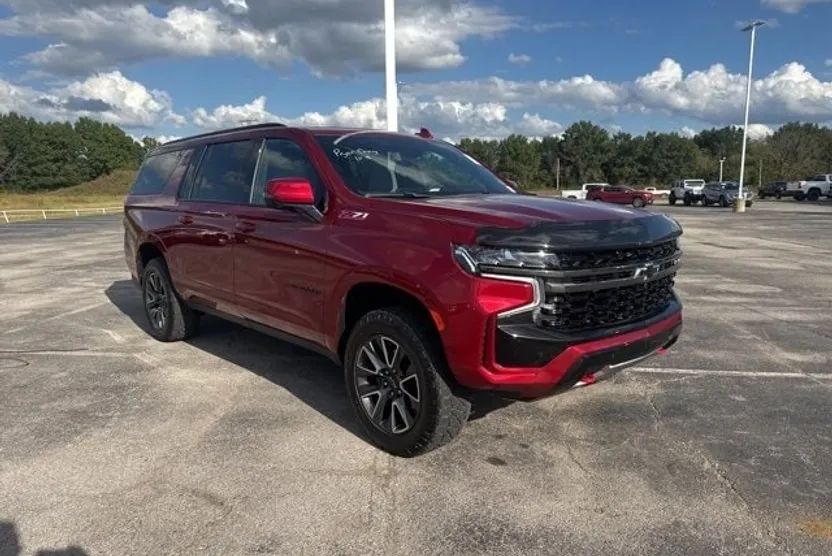 2022 Chevrolet Suburban Z71 photo 1