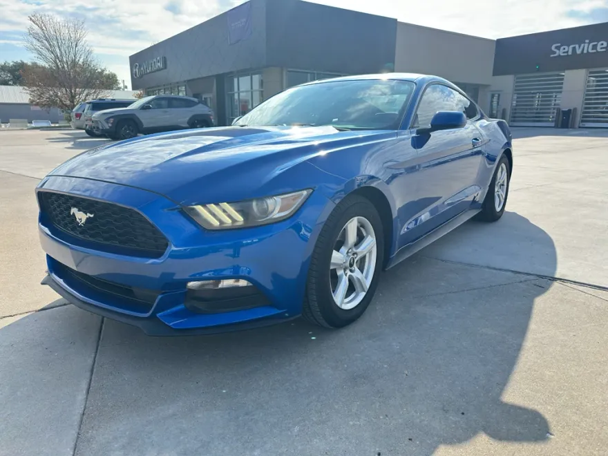 2017 Ford Mustang Base photo 1