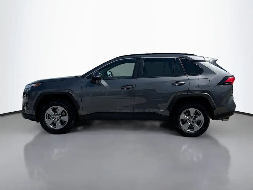 2024 Toyota RAV4 Hybrid XLE photo 1