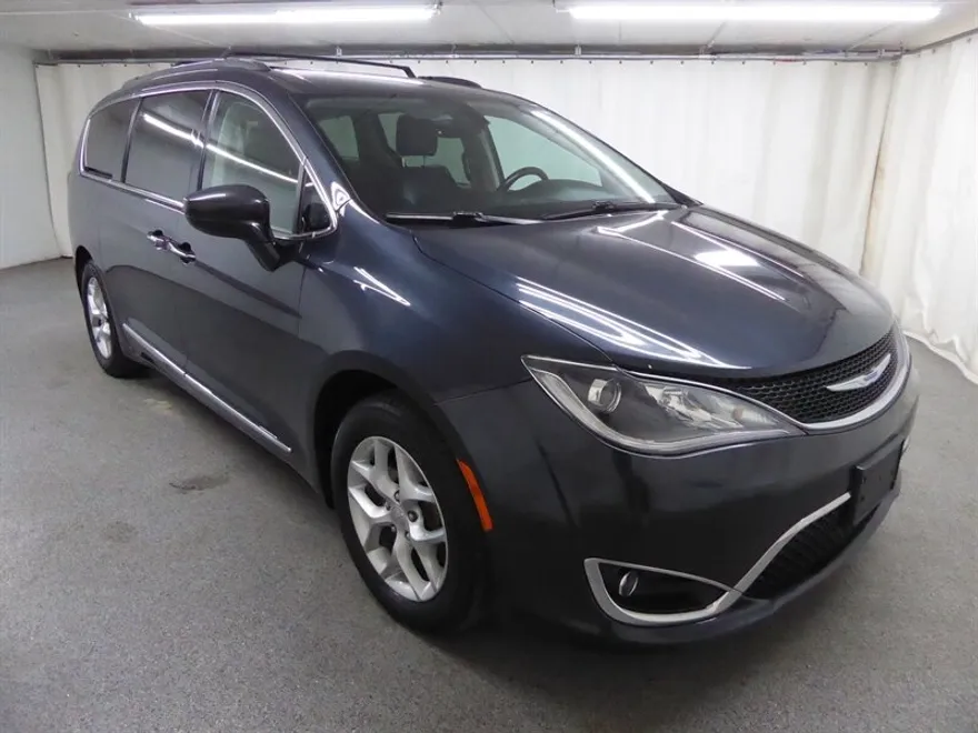 2019 Chrysler Pacifica Touring Plus photo 1