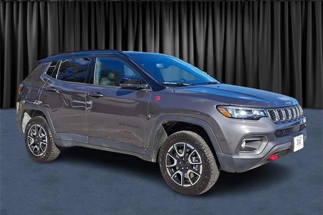 2024 Jeep Compass Trailhawk photo 1