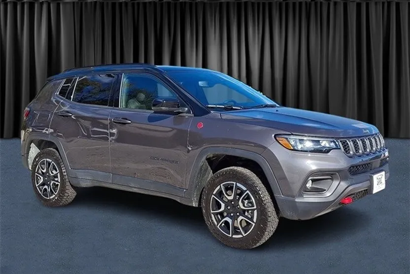 2024 Jeep Compass Trailhawk photo 1