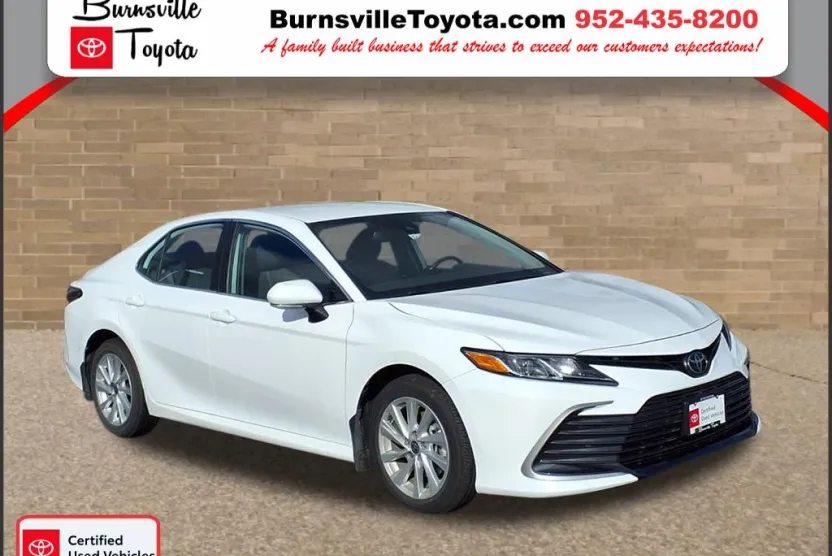 2023 Toyota Camry LE photo 1