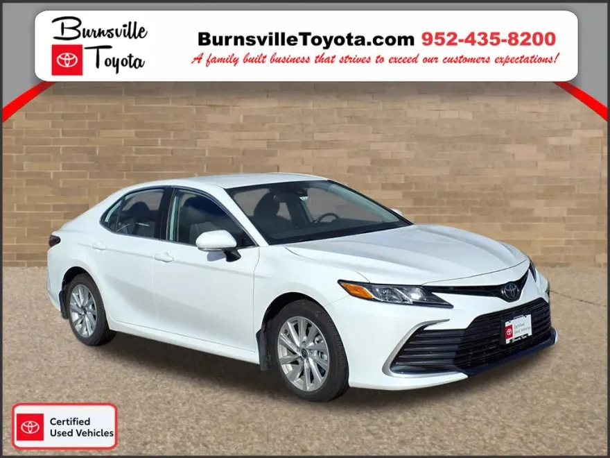 2023 Toyota Camry LE photo 1