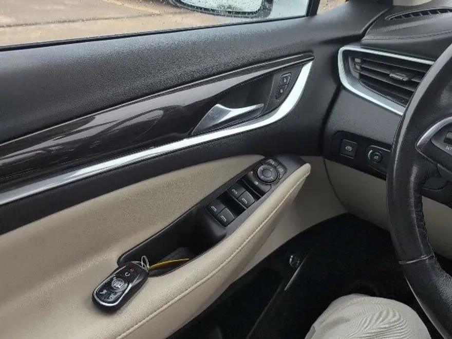2021 Buick Enclave Essence photo 1