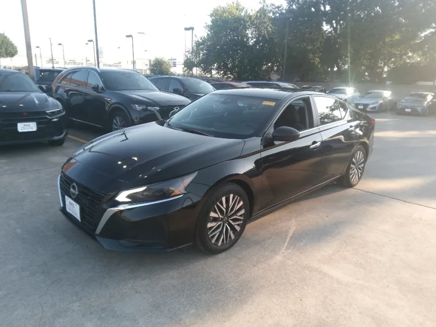 2024 Nissan Altima 2.5 SV photo 1