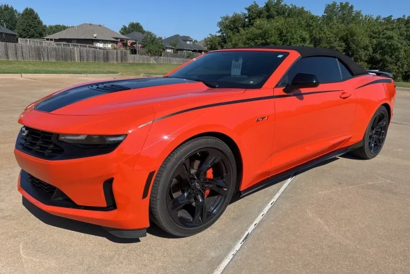 2020 Chevrolet Camaro LT1 photo 1