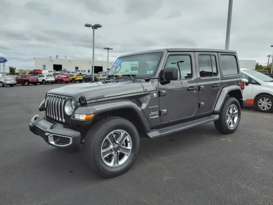 2021 Jeep Wrangler Unlimited Sahara photo 1