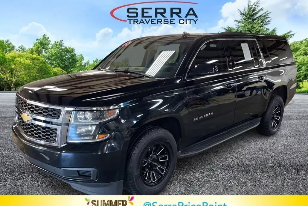 2017 Chevrolet Suburban LT photo 1