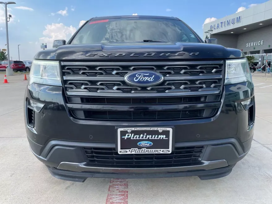 2019 Ford Explorer XLT photo 1
