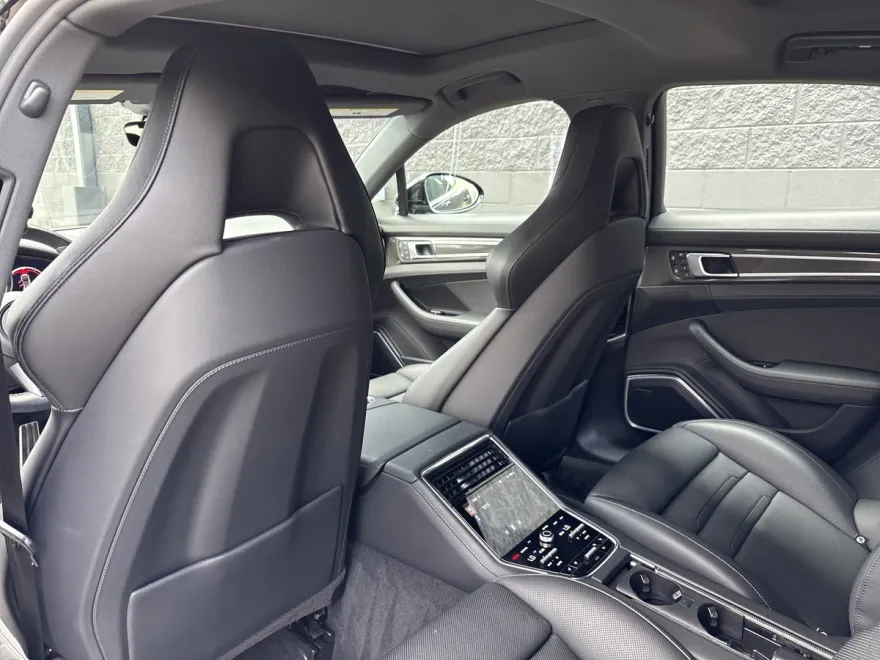 2022 Porsche Panamera 4S photo 1