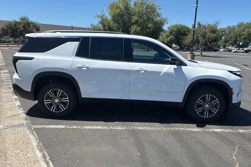 2026 Chevrolet Traverse photo 1