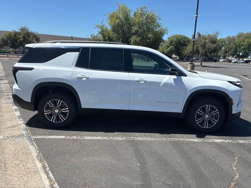 2026 Chevrolet Traverse photo 1