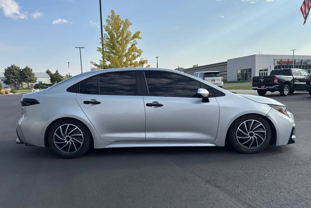 2022 Toyota Corolla LE photo 1