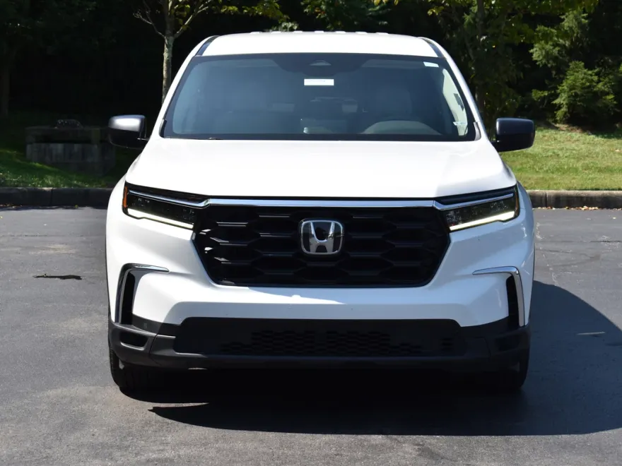 2023 Honda Pilot LX photo 1
