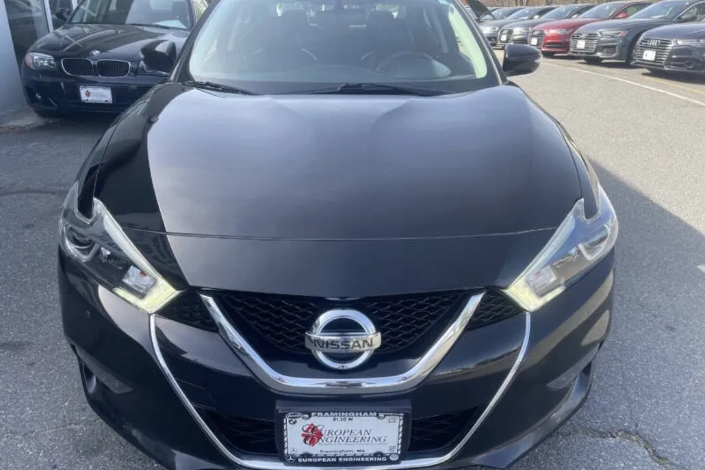 2018 Nissan Maxima SV photo 1