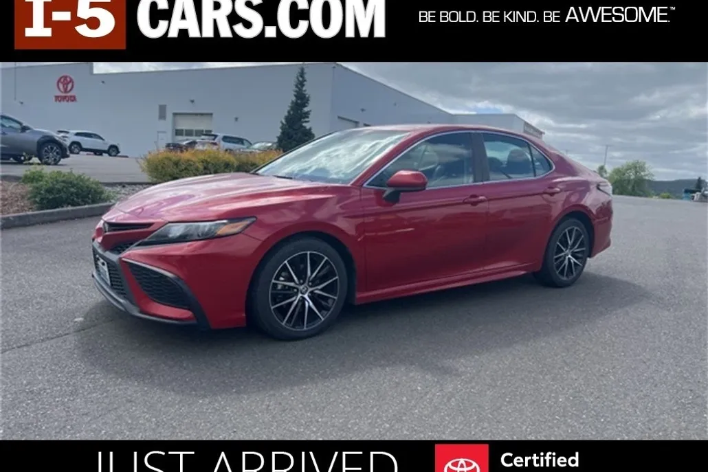 2021 Toyota Camry SE photo 1