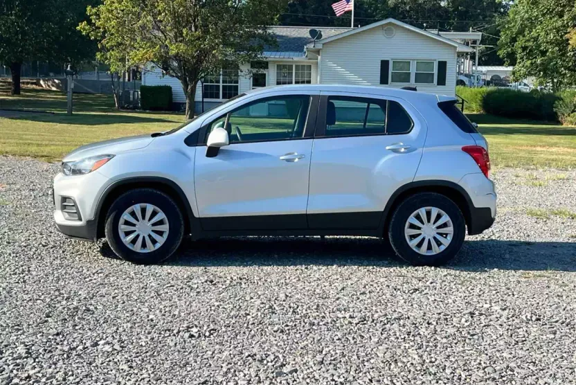 2018 Chevrolet Trax LS photo 1