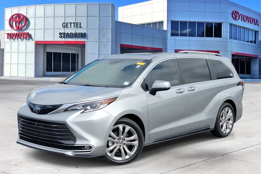2023 Toyota Sienna Platinum photo 1