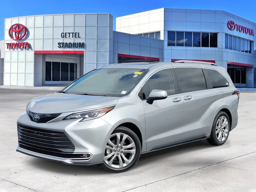 2023 Toyota Sienna Platinum photo 1