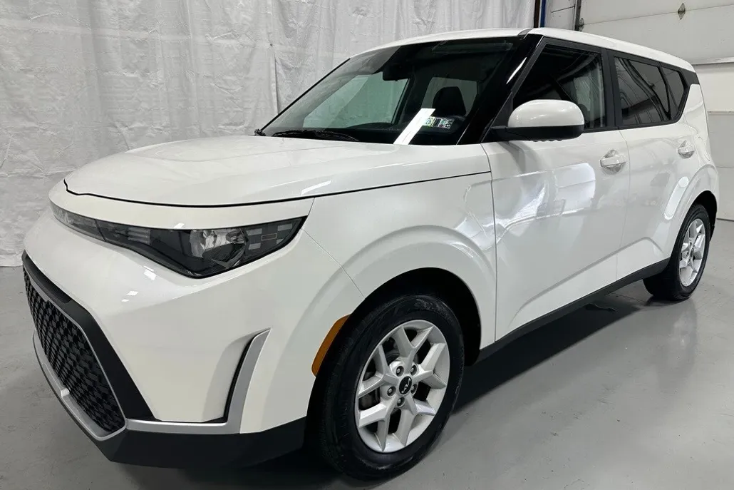 2024 Kia Soul LX photo 1