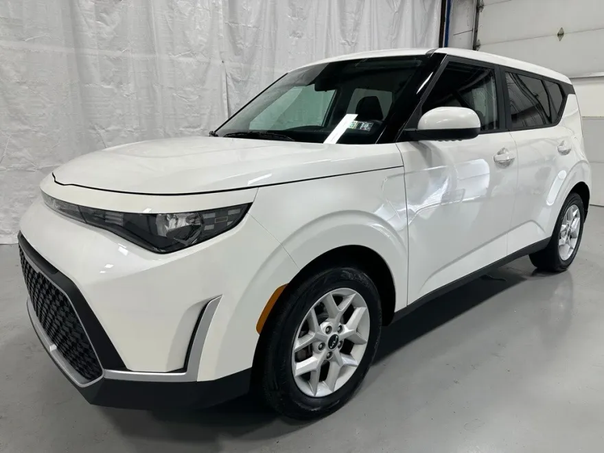 2024 Kia Soul LX photo 1