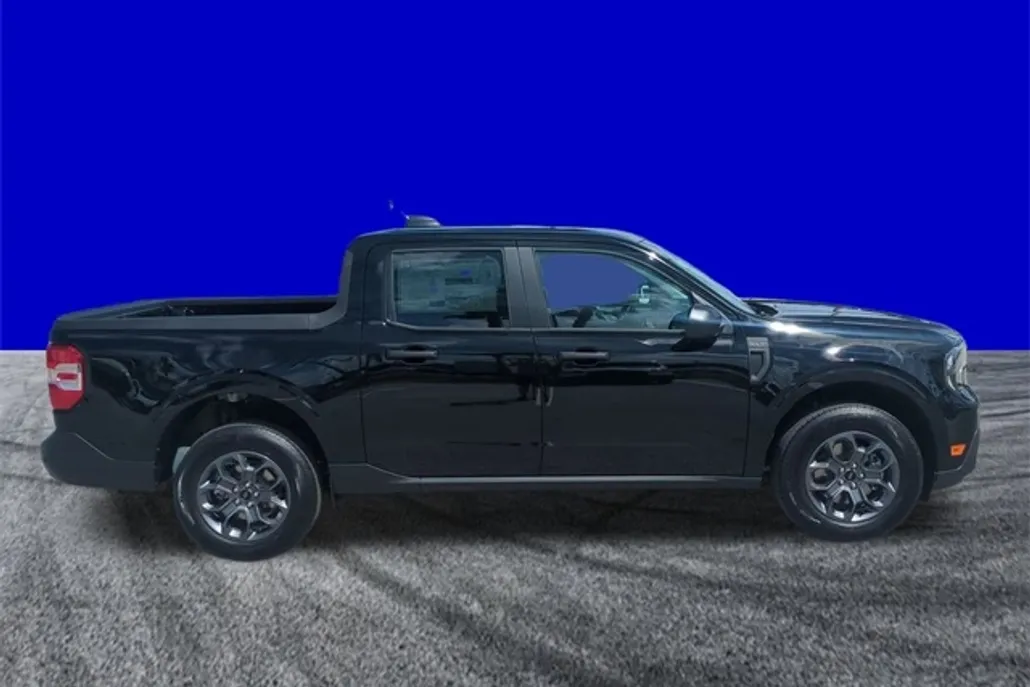 2025 Ford Maverick XLT photo 1
