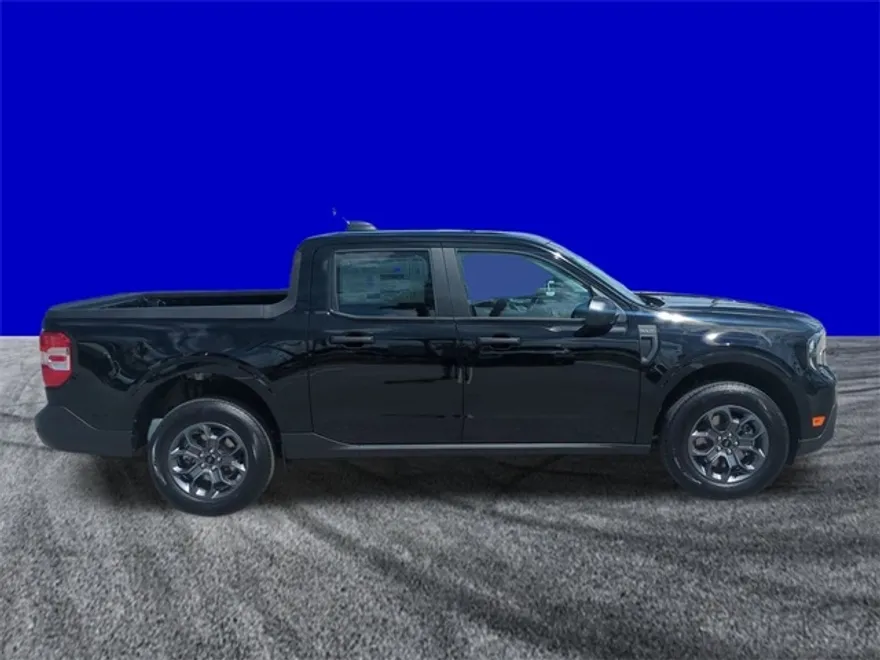 2025 Ford Maverick XLT photo 1