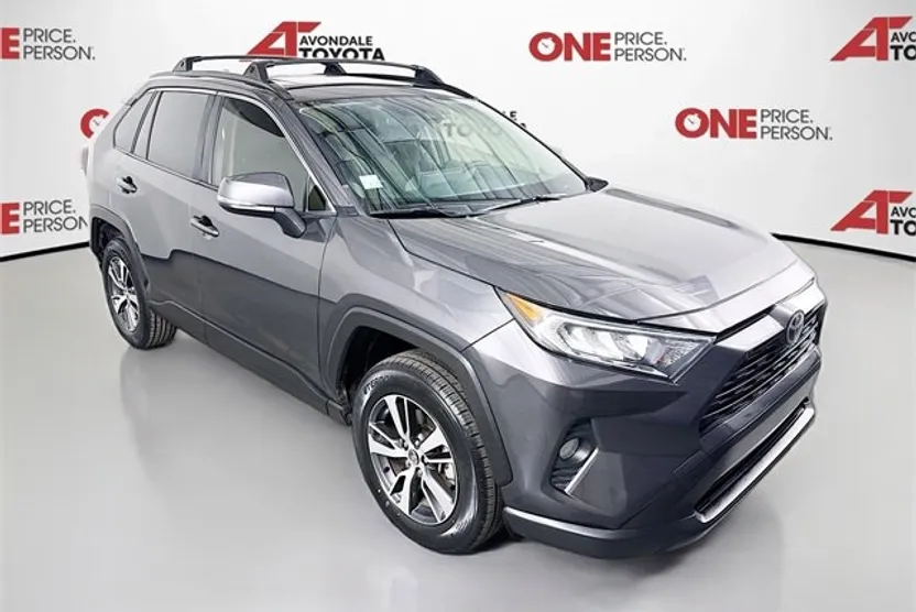 2020 Toyota RAV4 XLE photo 1