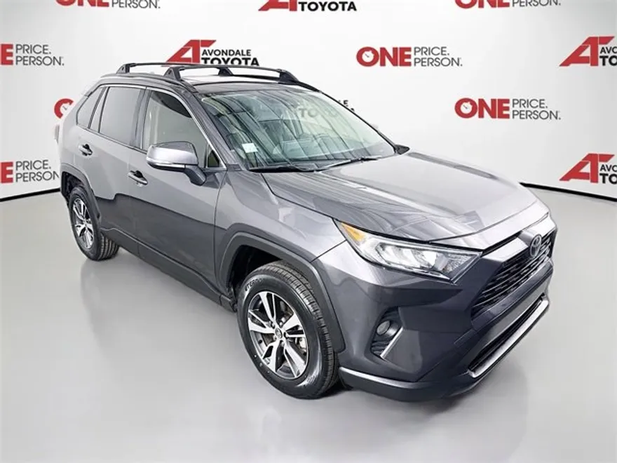 2020 Toyota RAV4 XLE photo 1