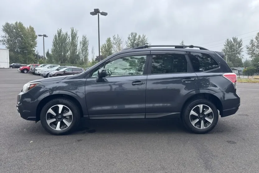 2017 Subaru Forester 2.5i Premium photo 1