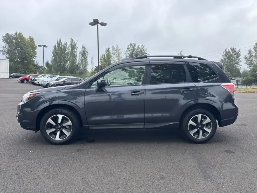 2017 Subaru Forester 2.5i Premium photo 1