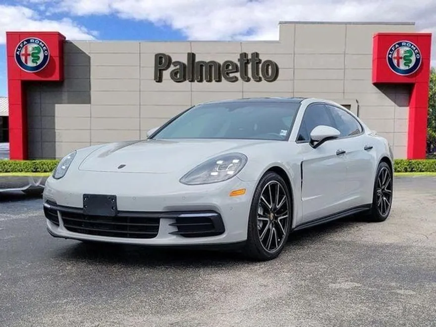 2018 Porsche Panamera Base 4 photo 1