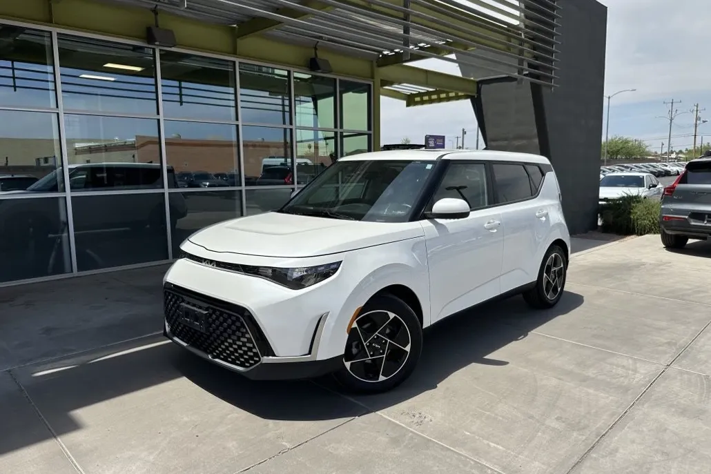 2023 Kia Soul EX photo 1