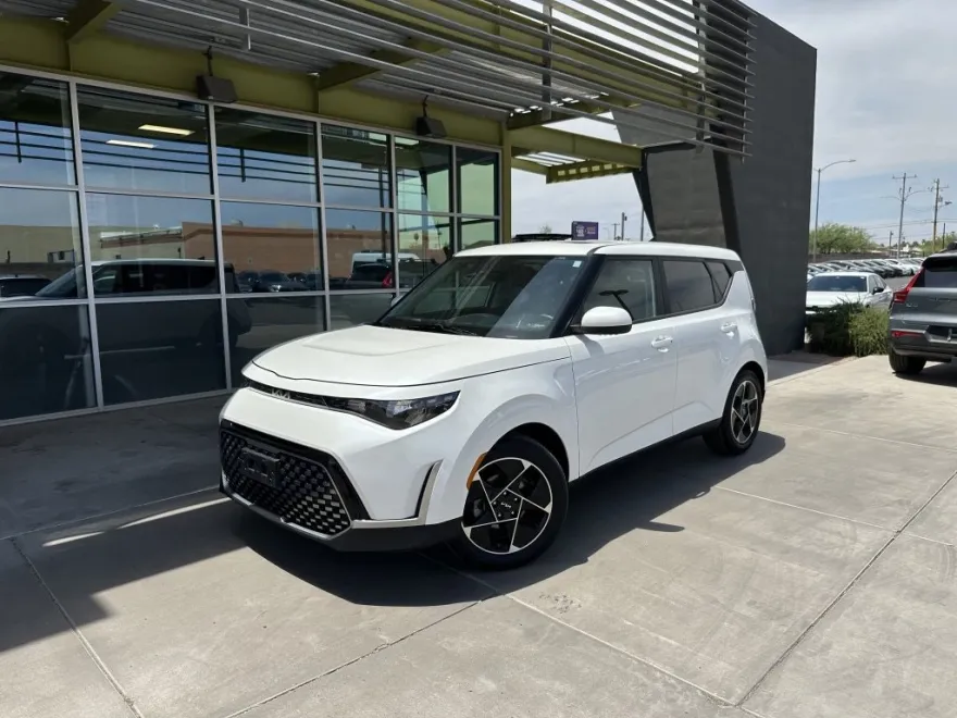 2023 Kia Soul EX photo 1