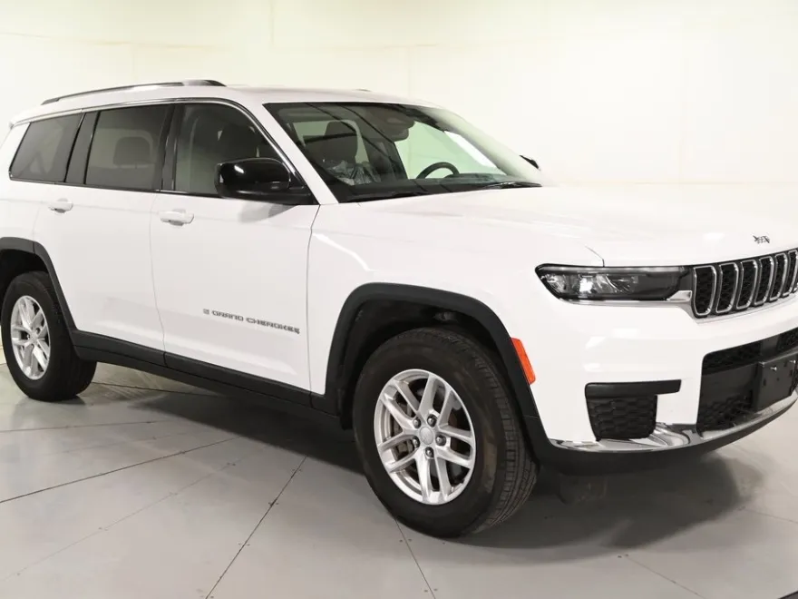 2023 Jeep Grand Cherokee Laredo photo 1
