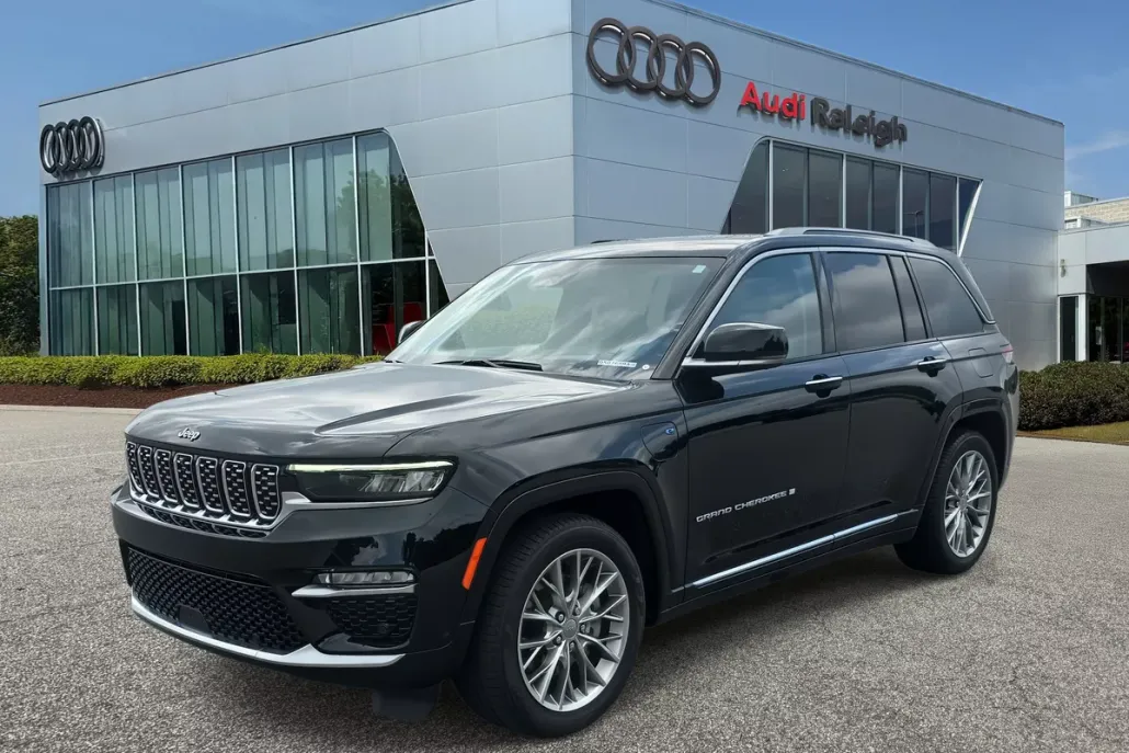 2022 Jeep Cherokee Summit 4xe photo 1