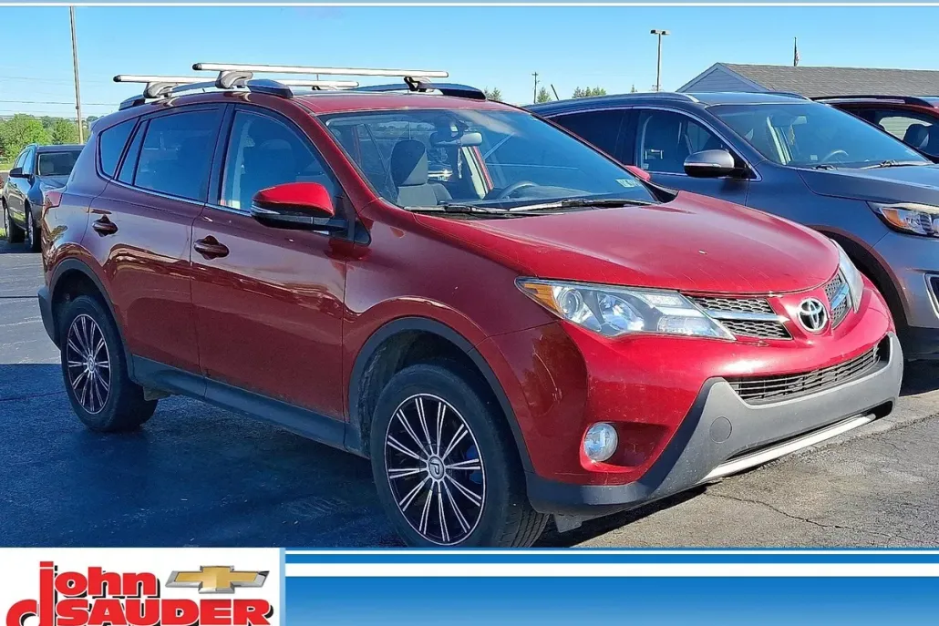 2015 Toyota RAV4 XLE photo 1