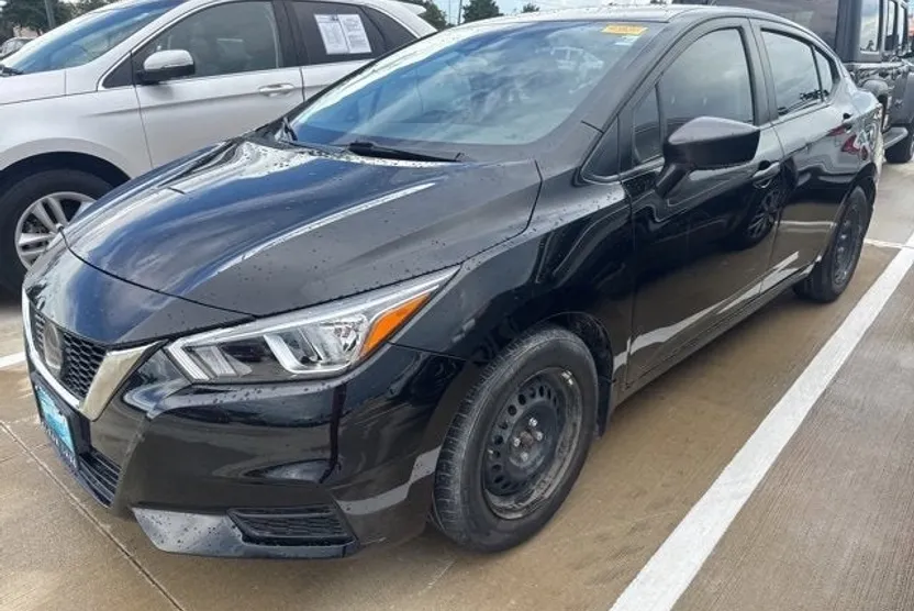 2021 Nissan Versa S photo 1