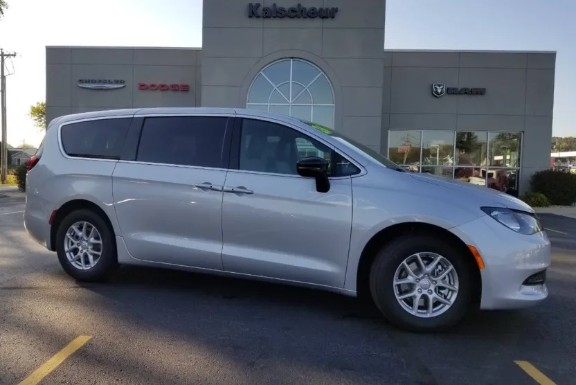 2026 Chrysler Voyager LX photo 1
