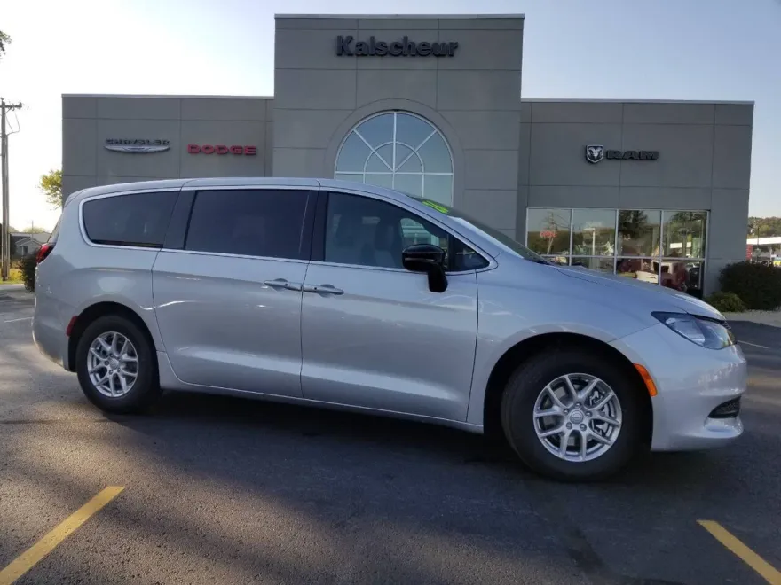 2026 Chrysler Voyager LX photo 1