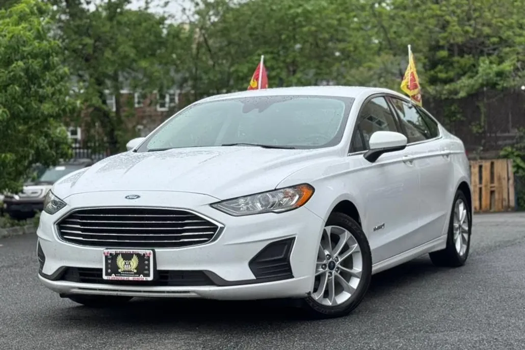 2019 Ford Fusion Hybrid SE photo 1