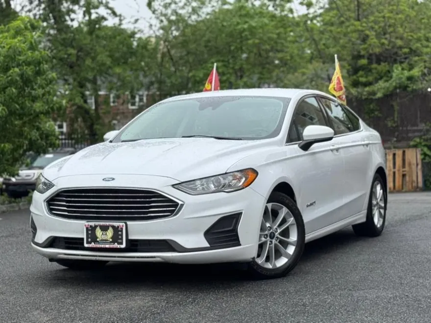 2019 Ford Fusion Hybrid SE photo 1