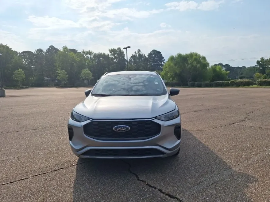 2023 Ford Escape ST-Line photo 1