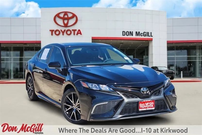 2024 Toyota Camry SE photo 1