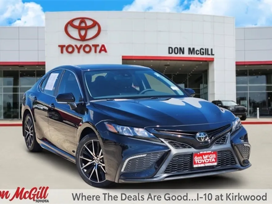 2024 Toyota Camry SE photo 1