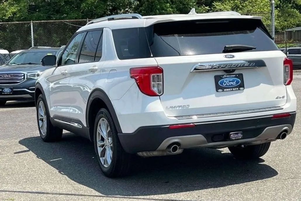 2022 Ford Explorer Limited photo 1