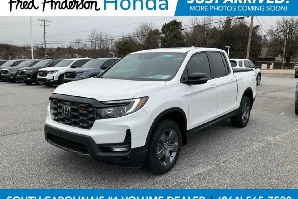 2025 Honda Ridgeline TrailSport photo 1